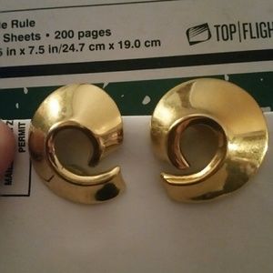 Vintage Avon Gold Clip On Earrings